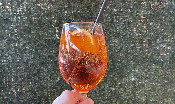Visual theme for Sparkling wine cocktail